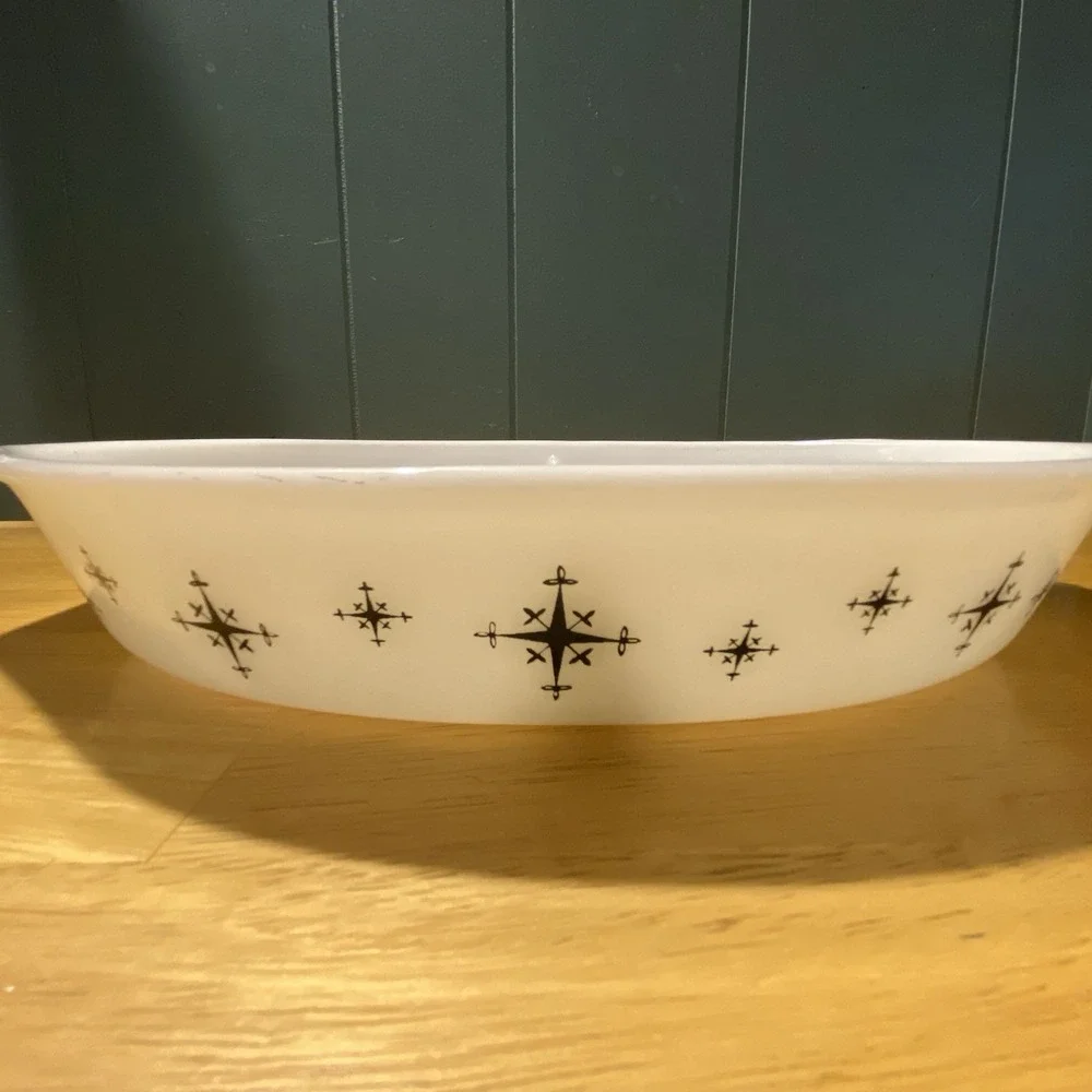 Vintage Pyrex Black Compass Atomic Starburst  Divided Casserole Dish 1-1/2 Quart